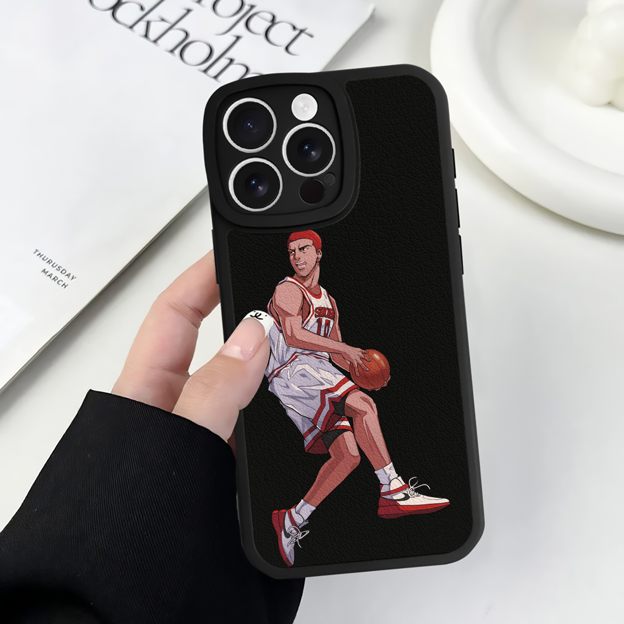 （画像用） SLAM DUNK／スラムダンク 【iPhone 16シリーズ対応】シリコンスマホケース（レザー調） 材質：シリコン